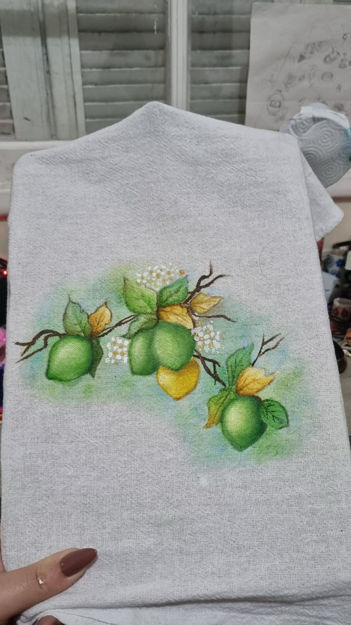 Estudo de pintura em tecido com galhos e limoes